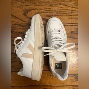 Veja V-12 Leather Extra White/Sable Sneakers, Size 7, Size 38